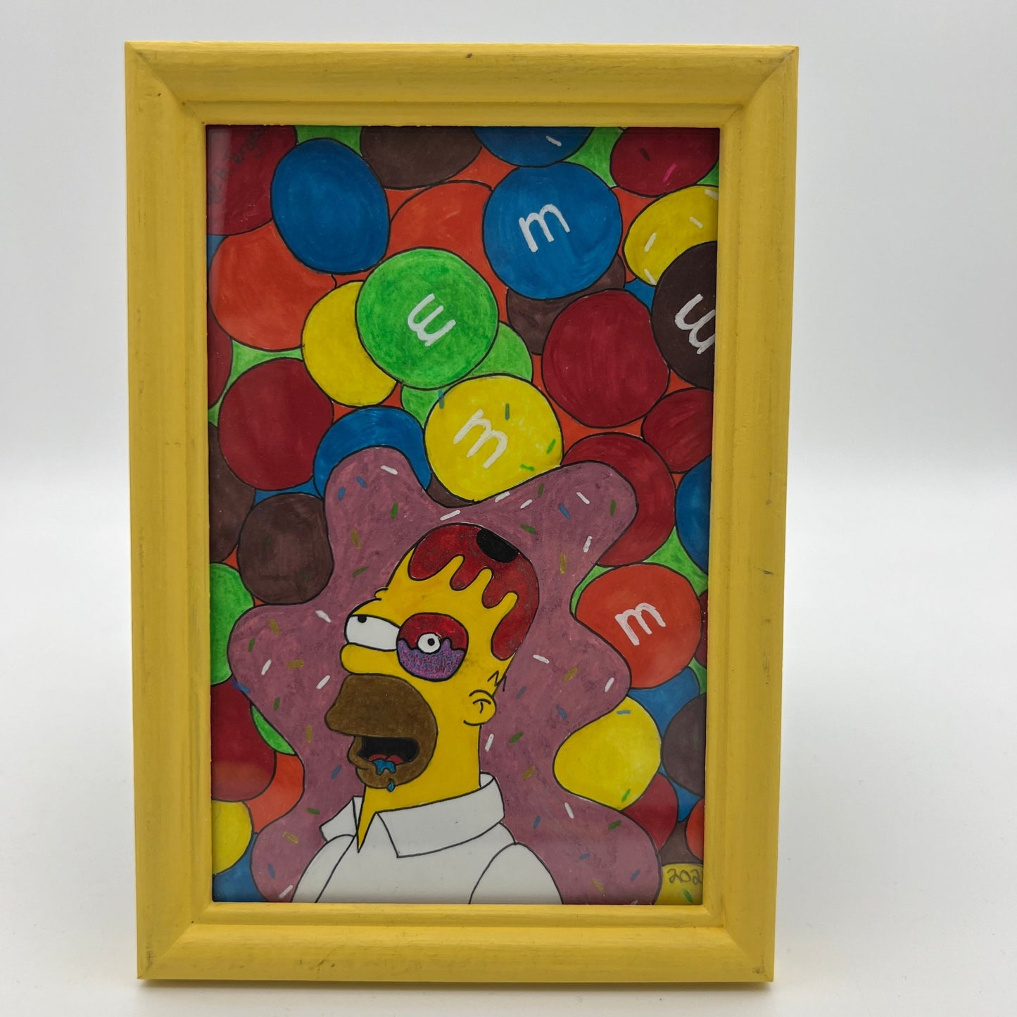 Homer Simpson – Unikt Håndlaget Portrett i Penn, Farger og Glitter