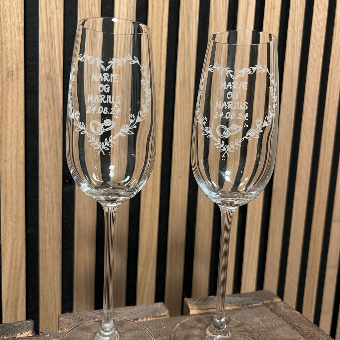 "Personlig Bryllupsglass til Bruden – Med Navn og Design, Dropp Bordkortet!"
