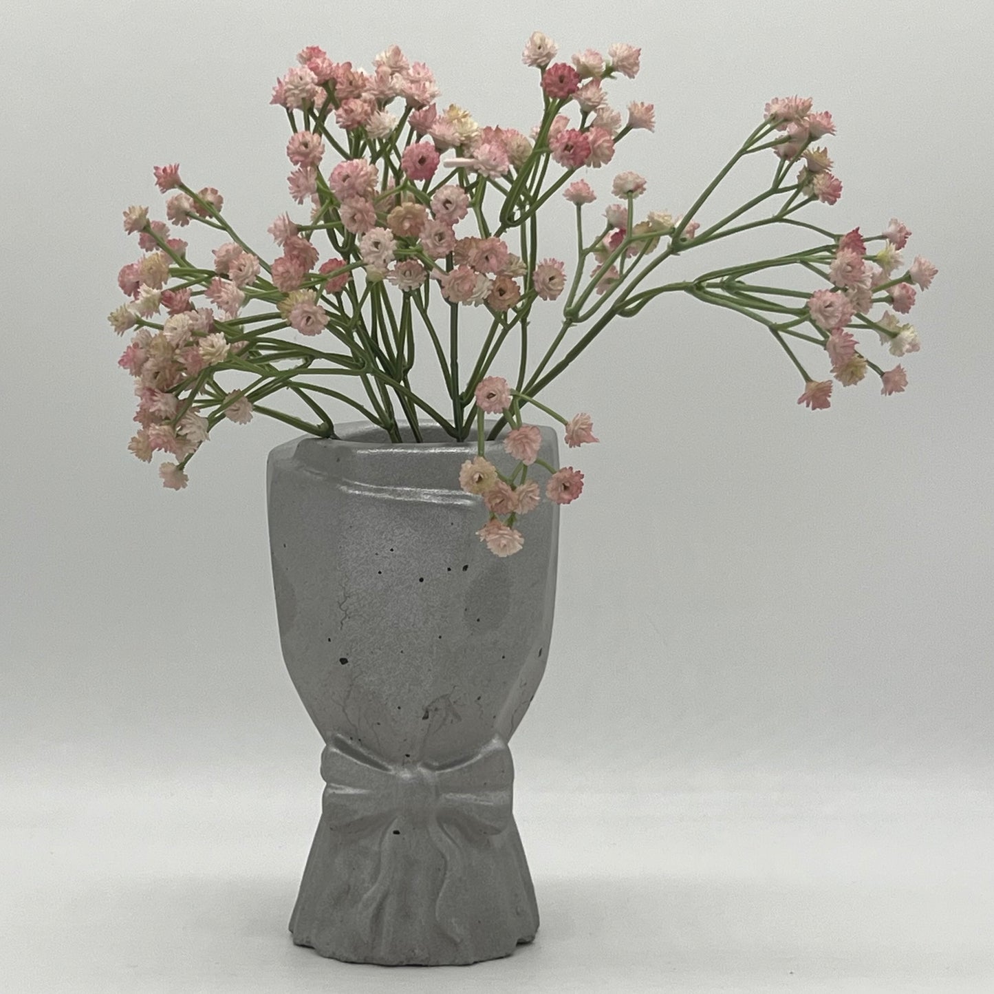 Pose vase med sløyfe