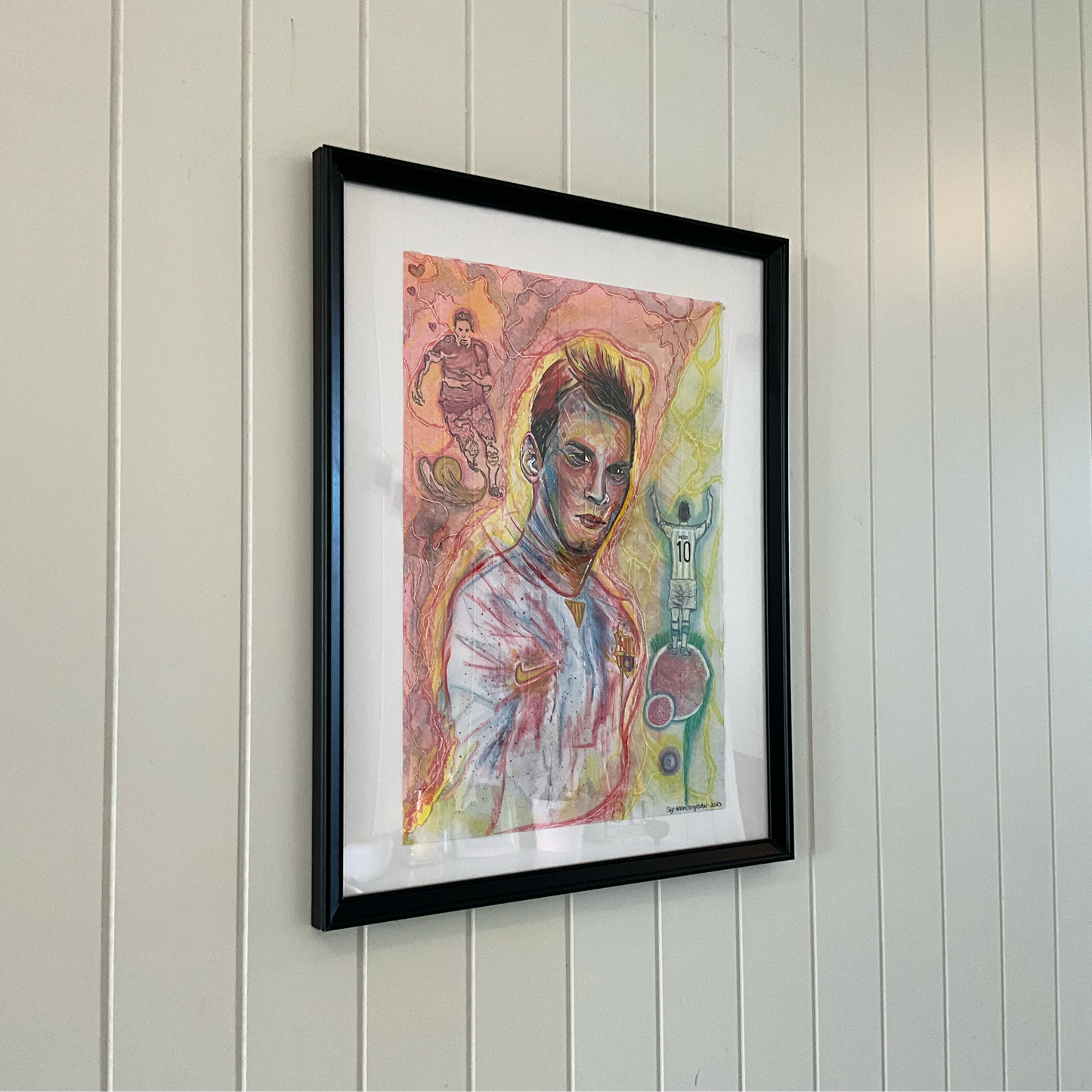 Messi – A3 Portrett i Pop-Art Stil med Vannfarge, Pastell og Ramme