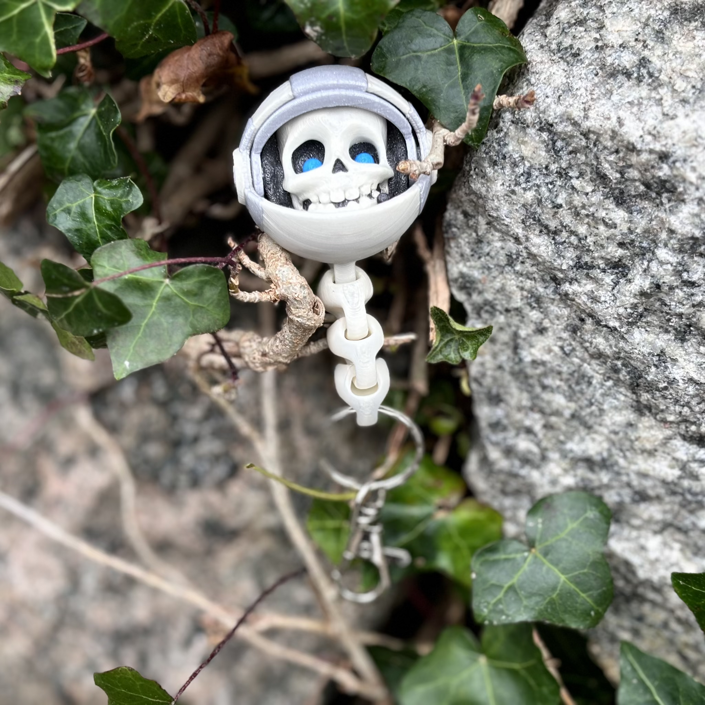 "The Dead Astronaut Nøkkelring – Sci-Fi Design i Lommeformat"