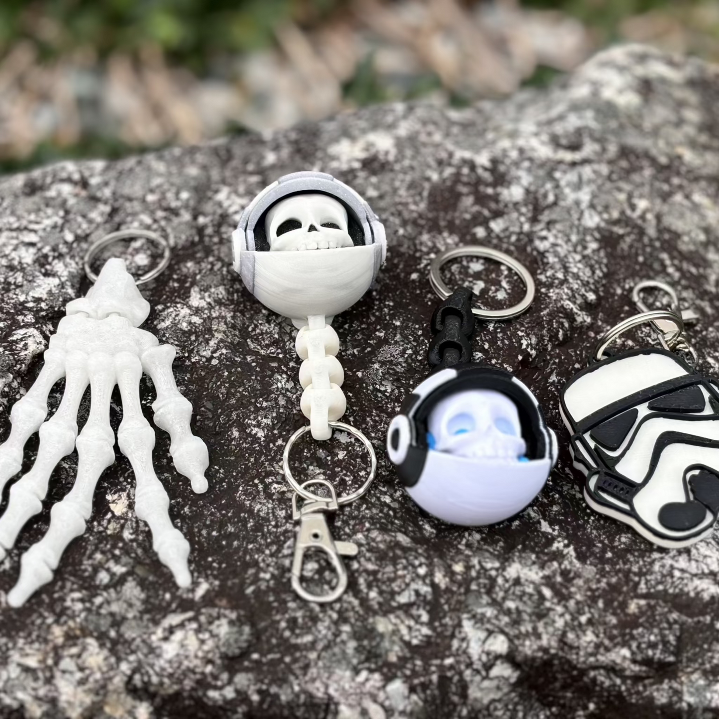 "The Dead Astronaut Nøkkelring – Sci-Fi Design i Lommeformat"
