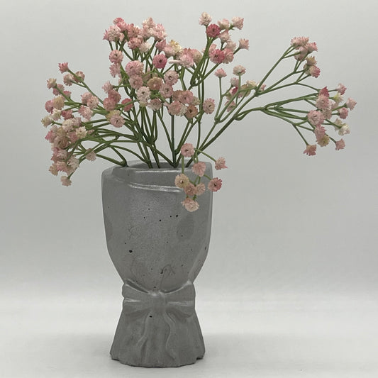 Pose vase med sløyfe